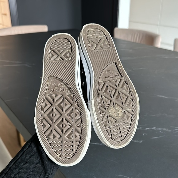 Great condition. Converse. - Picture 2 of 3